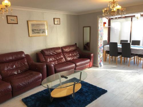 Lovely 3-Bed House in Farnham Royal Slough gîte à louer Fulmer