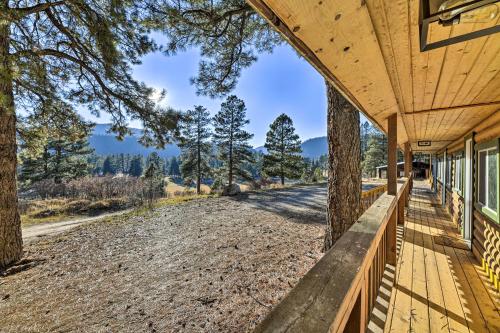 Well-Appointed Apt with Mountain and Forest Views