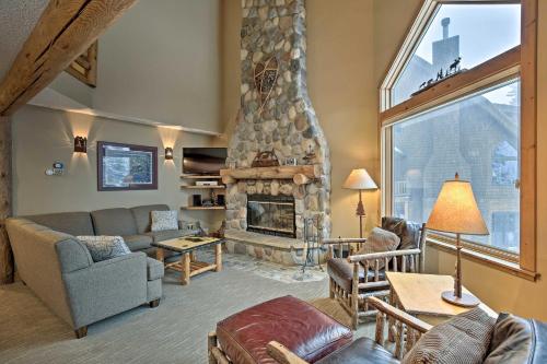 . Comfy Lutsen Mountain Villa with Balcony and Grill