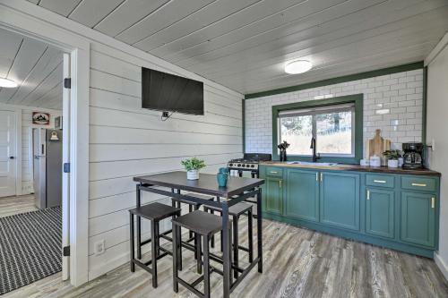 Peaceful Bayfield Cabin with View Fish and Hike! in Vallecito, USA