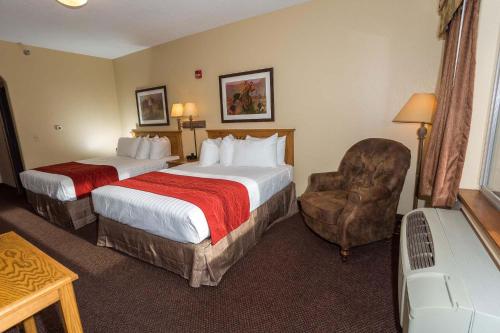 Queen Room with Two Queen Beds and Mountain View - Pet Friendly/Non-Smoking