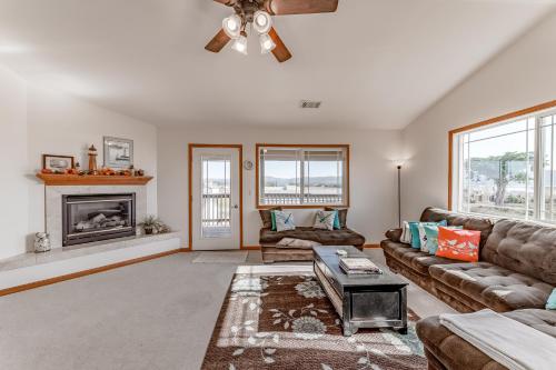 Crescent City Beach House - image 4