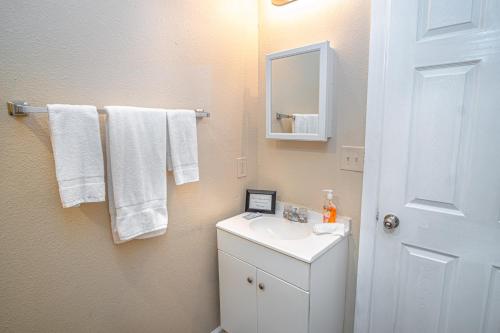 Houston St Guest house near Downtown/Military base in San Antonio, USA