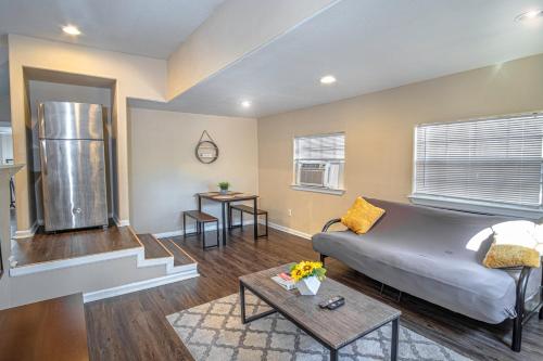 Houston St Guest house near Downtown/Military base in San Antonio, USA