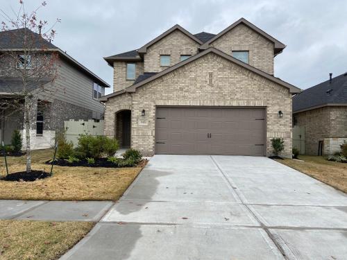 Gorgeous and Spacious 4 Bedroom/ 2.5 Bathroom Home in Conroe TX in Conroe, USA