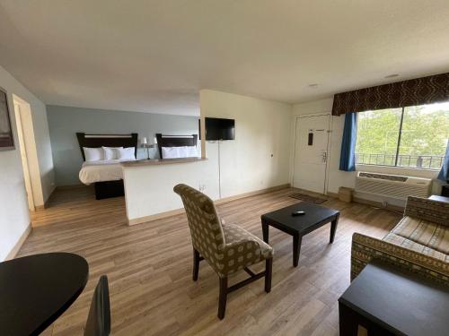 Photo - Tricove Inn & Suites