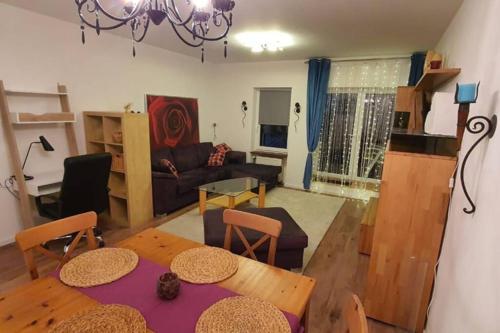 Direkt im Stadt-Zentrum, beim Metzger einchecken! - Apartment - Mülheim-Kärlich