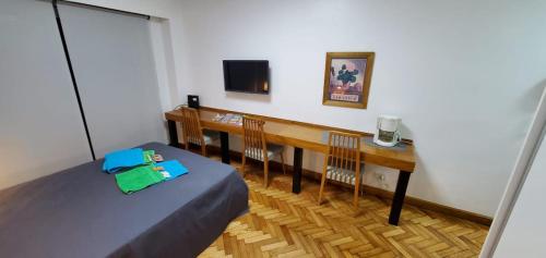 One-Bedroom Apartment image 9