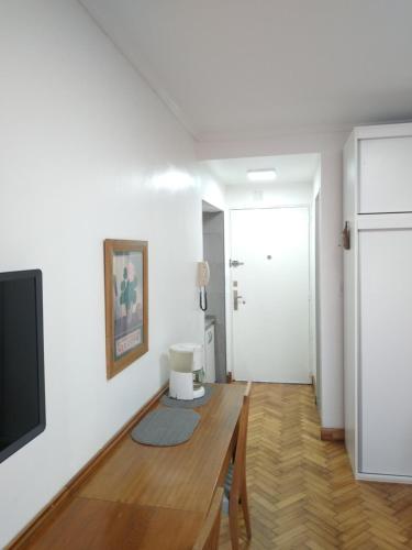 One-Bedroom Apartment image 3
