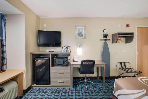 Quality Inn & Suites Blue Springs - Kansas City