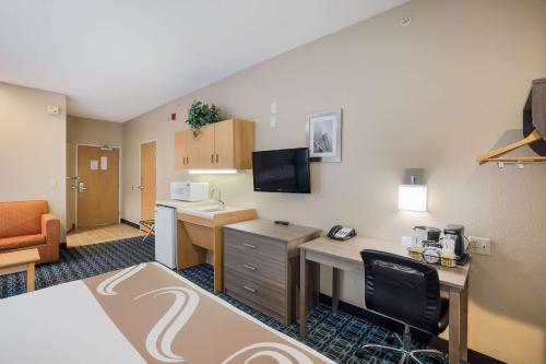 Quality Inn & Suites Blue Springs - Kansas City