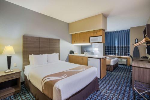 Quality Inn & Suites Blue Springs - Kansas City