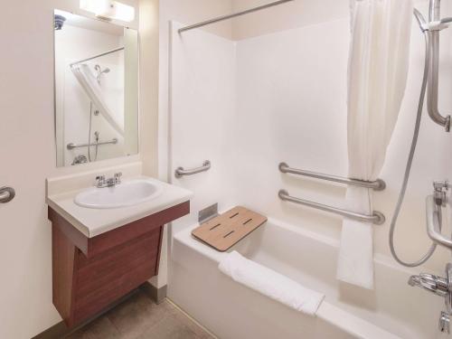WoodSpring Suites Louisville Clarksville in Clarksville, USA