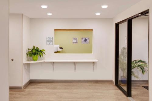 ล็อบบี้, WoodSpring Suites Bakersfield East in เบเคอร์สฟิลด์ (CA)