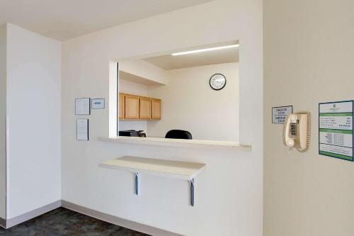 WoodSpring Suites Fort Wayne - image 2