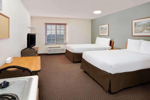WoodSpring Suites Fort Wayne - image 5