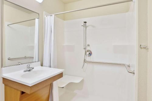 Standard Double Room with Roll-In Shower - Disability Access/Non-Smoking