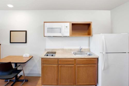 WoodSpring Suites Lafayette - image 9