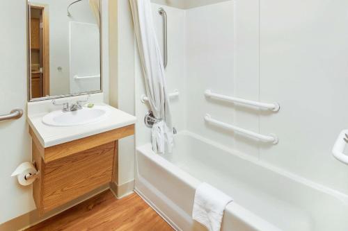 WoodSpring Suites Raleigh Apex - image 14