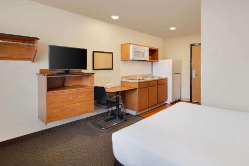 WoodSpring Suites Columbus North I-270 in Columbus, USA