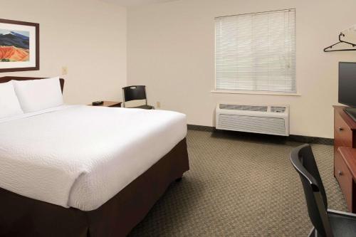 WoodSpring Suites Waco near University