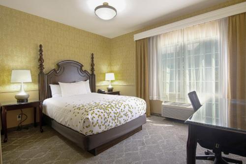 Azure Hotel&Suites Ontario Trademark Collection by Wyndham