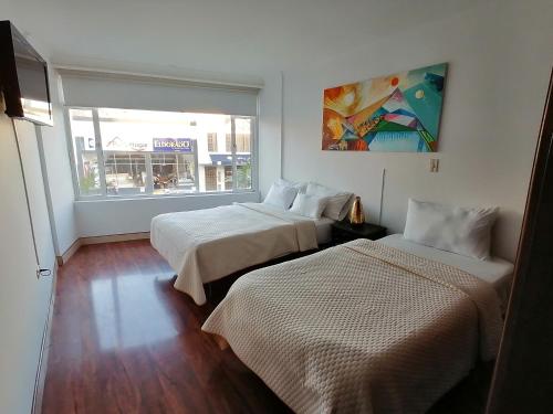 1 double bed, 1 twin bed