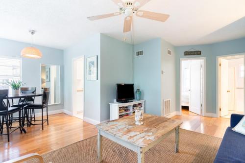 Cute One Bedroom at The Coral Resort apts - image 2