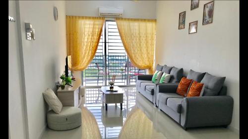 Taiping Rain Town Homestay太平雨城名宿 two car park photo 4