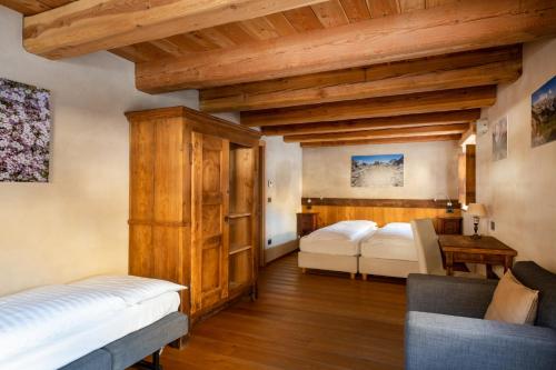 2 twin beds