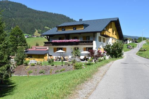 Gästehaus Tannegg in Mittelberg