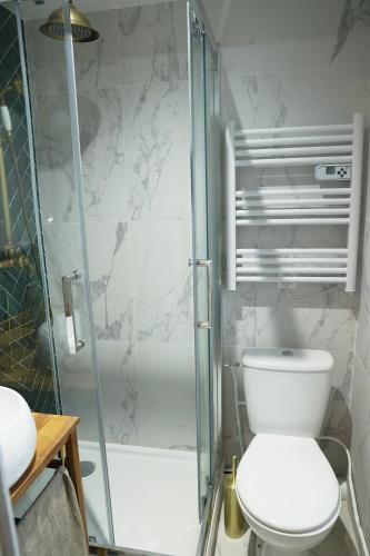 Bathroom, Reves Paisibles - Choisy - Emeuraude in Choisy-le-Roi