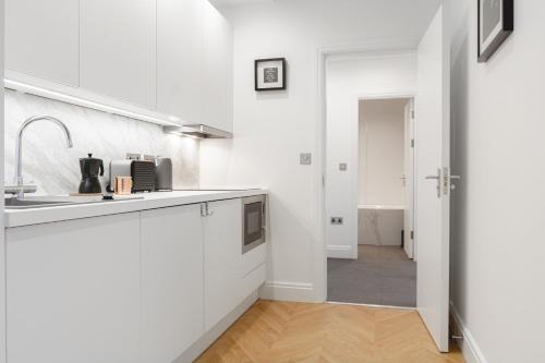 Picture of Stunning Designer 2 Bed Apartment In Heart Of City