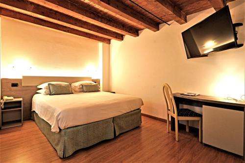 1 queen bed