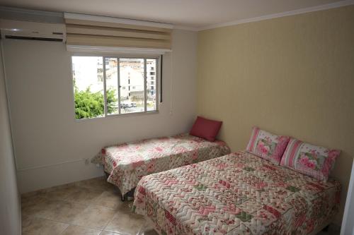 Amplo apto de 3 quartos prox. a praia central de Balneario Camboriu sc