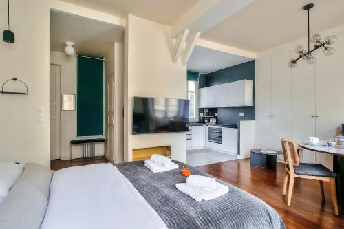 The Perfect Parisian Flat Bd St-Germain - Mid Term, Paris (photo 10)