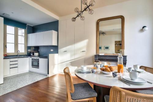The Perfect Parisian Flat Bd St-Germain - Mid Term, Paris (photo 8)