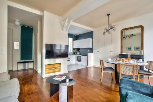 The Perfect Parisian Flat Bd St-Germain - Mid Term, Paris (photo 7)
