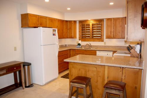 Woods Manor #302-A - Close to Main Street - Access to Indoor Hot Tub and Shuttle in Warrior's Mark