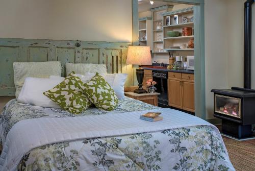 Clementine's Guest House & Vacation Rentals