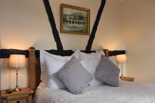 1 double bed, 1 twin bed