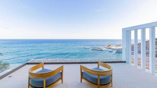 Ultra Modern Beachfront Villa with Full Staff