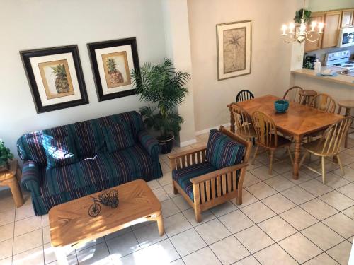 Gated Emerald island resort townhome, Overlook Pool, 3 miles to Disney, rent by owner detail