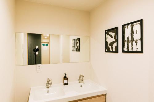 Four-Bedroom Apartment 101 image 8