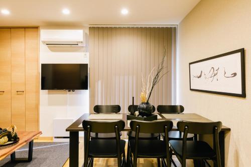Four-Bedroom Apartment 101 image 3