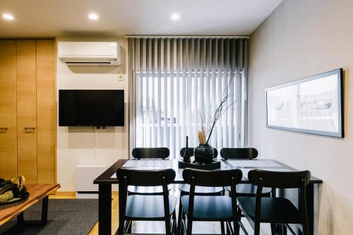 Four-Bedroom Apartment 101 image 4