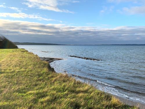 Dejlig sommerhus 150m fra privat strand