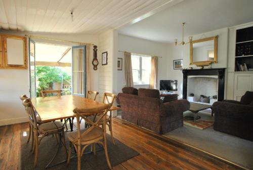 Cooma Cottage