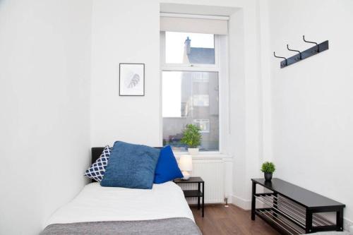 Snug - Logie Baird Apartment - image 7