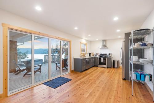 Lakefront Gem with Hot tub and Views - image 5